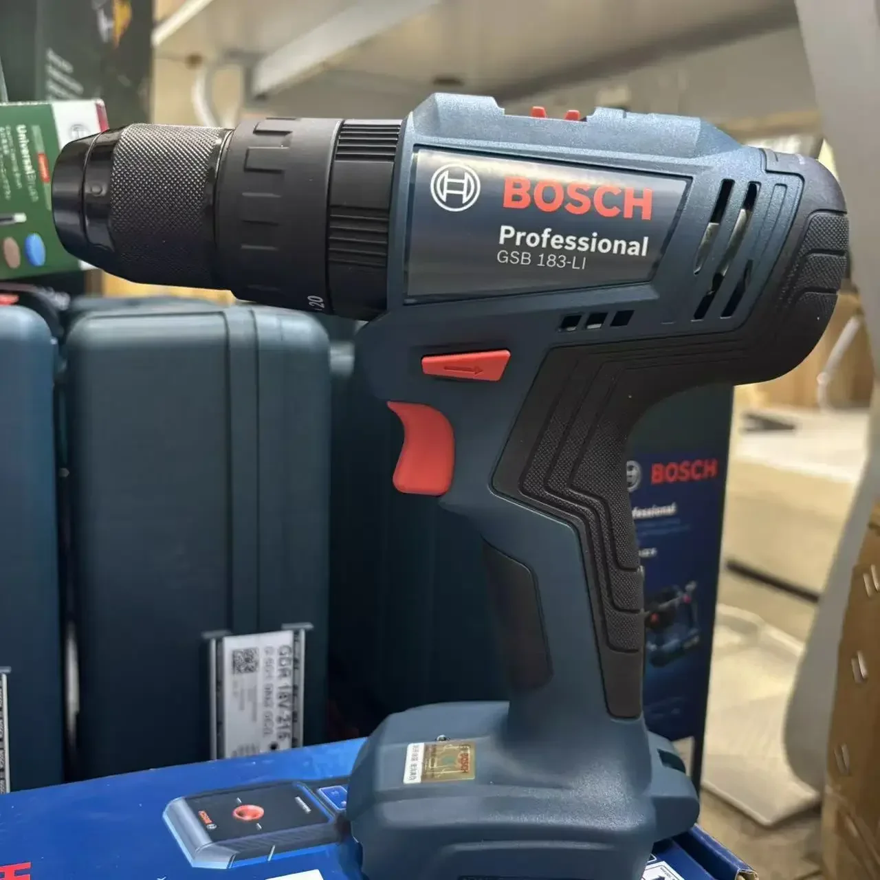 Taladro de impacto sin escobil - Bosch Drill Gsb 18V reseña y precio